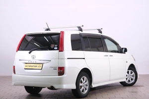 Минивэн Toyota Isis 2010 года, 1039000 рублей, Омск