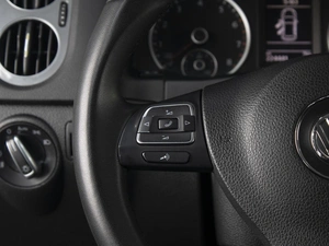 Внедорожник Volkswagen Tiguan 2013 года, 880000 рублей, Омск