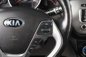 Седан Kia Rio 2016 года, 999000 рублей, Тюмень