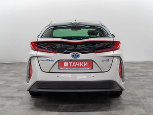 Лифтбек Toyota Prius 2017 года, 1999000 рублей, Красноярск