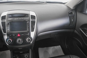 Хетчбэк Kia Ceed 2011 года, 589000 рублей, Кемерово