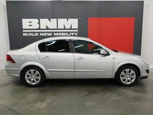Седан Opel Astra 2011 года, 915000 рублей, Курск