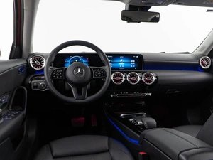 Хетчбэк Mercedes-benz A-класс 2018 года, 2248050 рублей, Москва