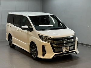 Минивэн Toyota Noah 2020 года, 2297000 рублей, Красноярск