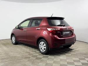 Хетчбэк Toyota Vitz 2017 года, 876100 рублей, Казань