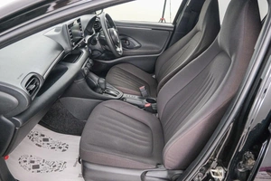 Хетчбэк Toyota Yaris 2021 года, 1149000 рублей, Красноярск