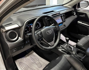 Внедорожник Toyota RAV4 2017 года, 2657000 рублей, Красноярск