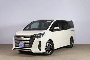 Минивэн Toyota Noah 2017 года, 2839000 рублей, Новосибирск