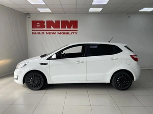 Хэтчбек Kia Rio 2014 года, 825000 рублей, Смоленск