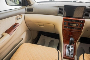 Седан Toyota Corolla 2000 года, 649000 рублей, Барнаул