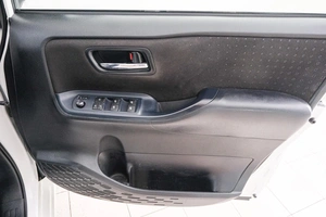 Минивэн Toyota Voxy 2015 года, 1679000 рублей, Красноярск