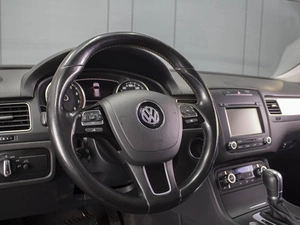 Внедорожник Volkswagen Touareg 2014 года, 2280000 рублей, Омск