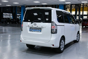 Минивэн Toyota Voxy 2008 года, 1198000 рублей, Солонцы