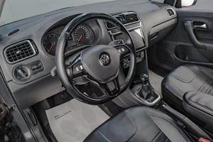 Седан Volkswagen Polo 2017 года, 979000 рублей, Челябинск