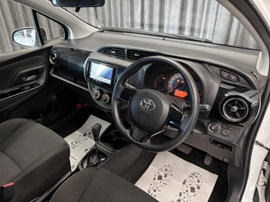 Хетчбэк Toyota Vitz 2019 года, 999000 рублей, Красноярск