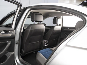 Седан Volkswagen Passat 2020 года, 2880000 рублей, Омск