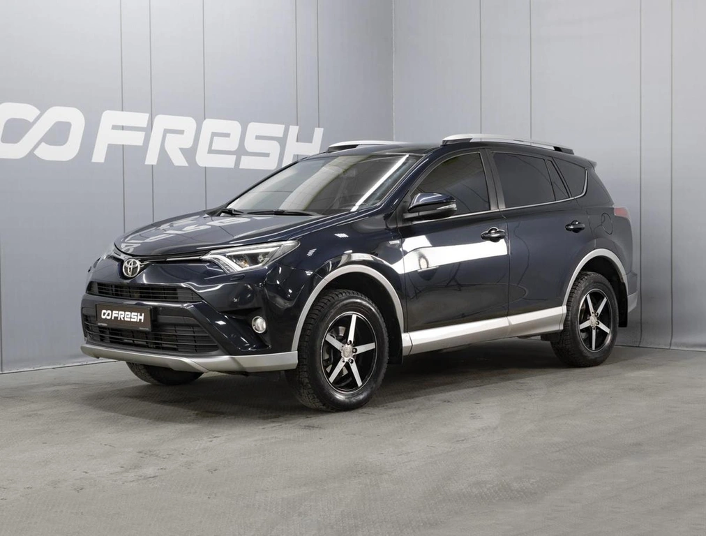 Внедорожник Toyota RAV4 2017 года, 2790000 рублей, Омск