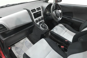 Хетчбэк Toyota Ractis 2012 года, 989000 рублей, Новокузнецк