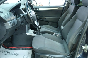 Универсал Opel Astra 2010 года, 699000 рублей, Омск