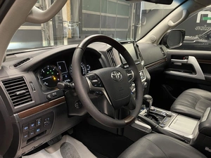Внедорожник Toyota Land Cruiser 2019 года, 5000000 рублей, Красноярск