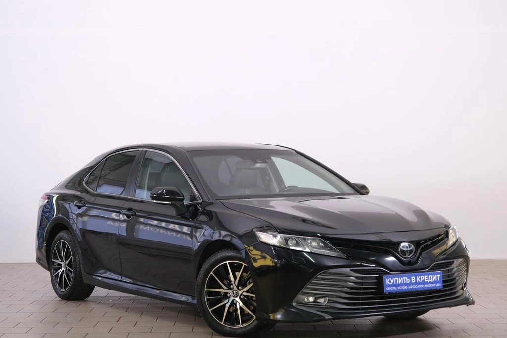 Седан Toyota Camry 2018 года, 2399000 рублей, Омск