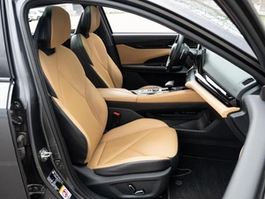 Лифтбек Changan UNI-V 2023 года, 1850000 рублей, Краснодар