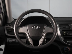 Седан Hyundai Solaris 2015 года, 930000 рублей, Омск