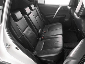 Внедорожник Toyota RAV4 2018 года, 2419000 рублей, Тюмень