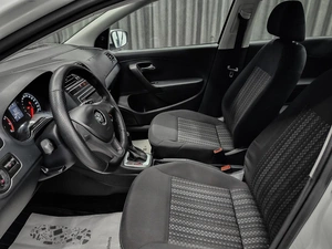 Седан Volkswagen Polo 2019 года, 850000 рублей, Красноярск