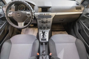 Хетчбэк Opel Astra 2012 года, 669000 рублей, Новосибирск