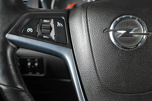 Седан Opel Astra 2012 года, 719000 рублей, Тюмень