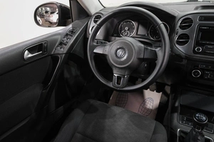 Внедорожник Volkswagen Tiguan 2011 года, 849000 рублей, Новокузнецк