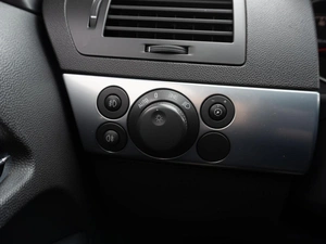 Седан Opel Astra 2013 года, 799000 рублей, Саратов