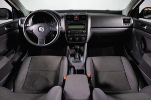 Седан Volkswagen Jetta 2009 года, 529000 рублей, Сургут