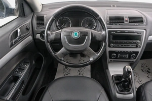 Лифтбек Skoda Octavia 2012 года, 829000 рублей, Красноярск