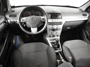 Седан Opel Astra 2012 года, 436100 рублей, Казань