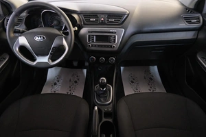 Седан Kia Rio 2015 года, 989000 рублей, Омск