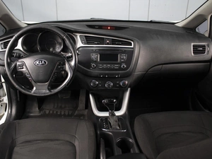 Хетчбэк Kia Ceed 2018 года, 1400000 рублей, Омск