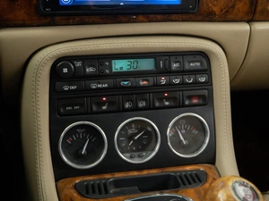 Купе Jaguar XKR 2003 года, 2119050 рублей, Москва