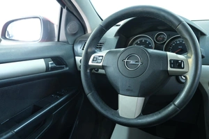 Хетчбэк Opel Astra GTC 2007 года, 569000 рублей, Омск