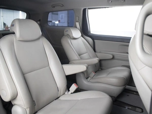 Минивэн Kia Carnival 2018 года, 2300000 рублей, Омск