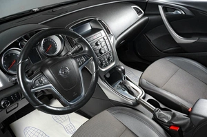 Хетчбэк Opel Astra 2012 года, 949000 рублей, Тюмень