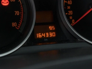 Седан Opel Astra 2011 года, 629000 рублей, Сургут