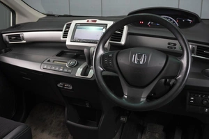 Минивэн Honda Freed 2014 года, 1330000 рублей, Омск