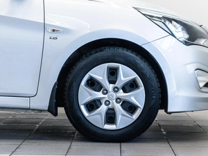 Седан Hyundai Solaris 2015 года, 1035000 рублей, Красноярск