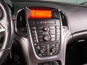 Хетчбэк Opel Astra 2012 года, 859000 рублей, Воронеж