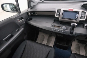 Минивэн Honda Freed 2012 года, 1149000 рублей, Красноярск