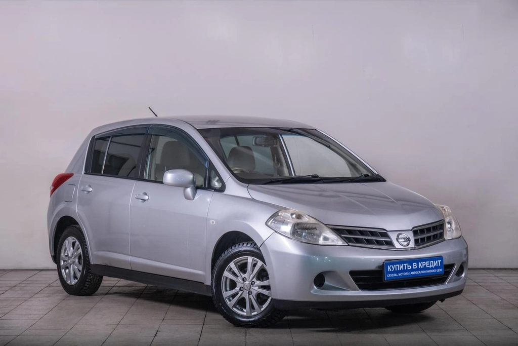 Хетчбэк Nissan Tiida 2010 года, 779000 рублей, Томск