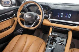 Внедорожник Geely Monjaro 2022 года, 3719000 рублей, Барнаул