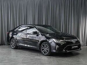 Седан Toyota Camry 2017 года, 1979000 рублей, Тюмень